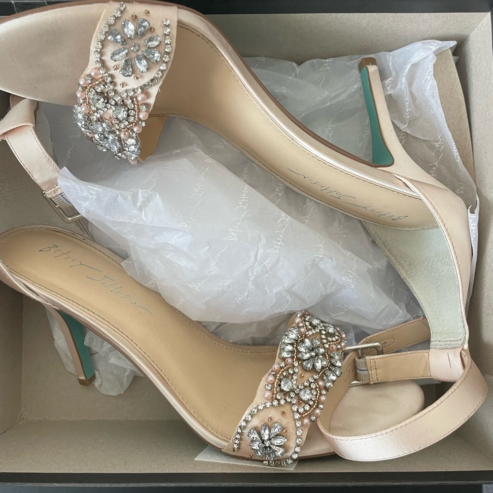 Betsey Johnson womens Sb-gina in Champagne - Wedding shoes
